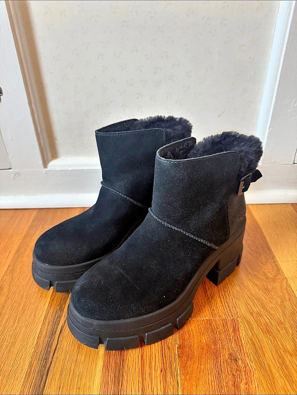 UGG Brooklyn Buckle Boots Black US 8 Like New